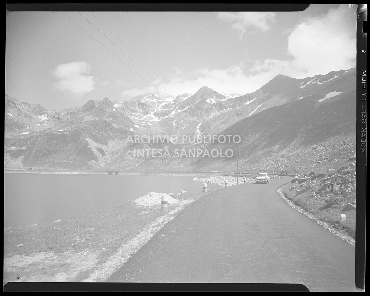 Strada in riva al lago<br>20160