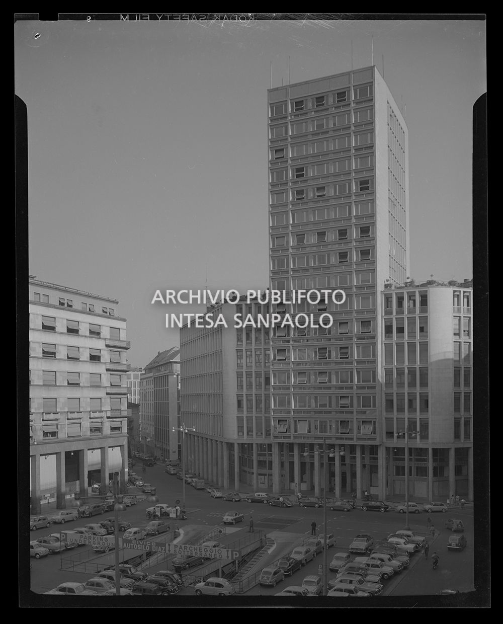 Piazza Armando Diaz<br>20276