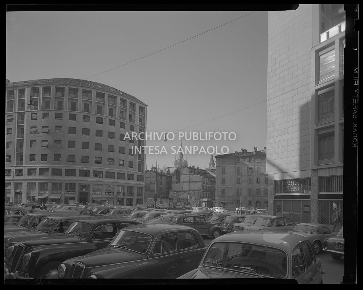 Automobili parcheggiate in via Pantano all'incrocio con via Larga<br>20288