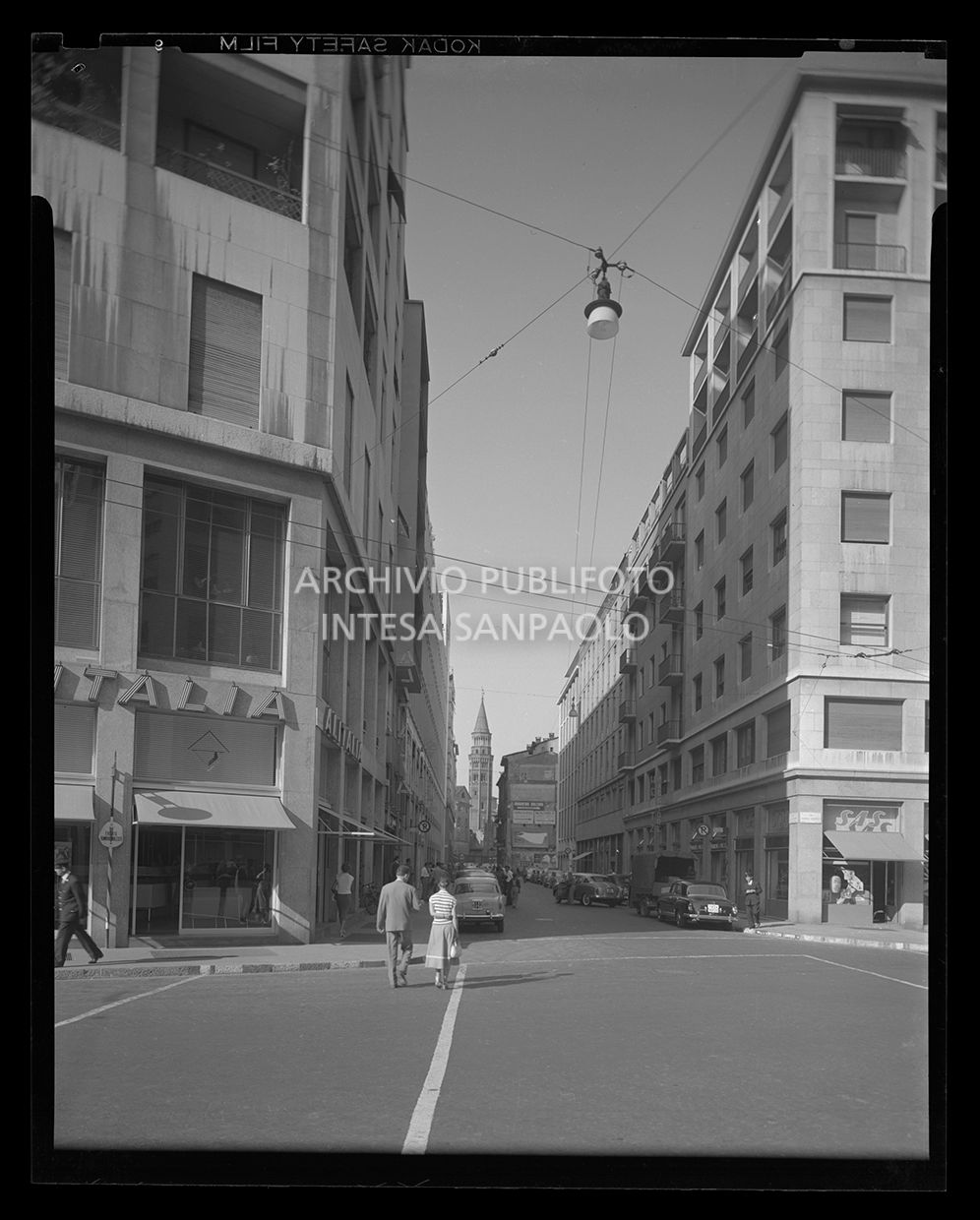 Vista da via Alberto Albricci verso via Paolo da Canobbio (sullo sfondo il campanile della chiesa di San Gottardo in Corte)<br>20291