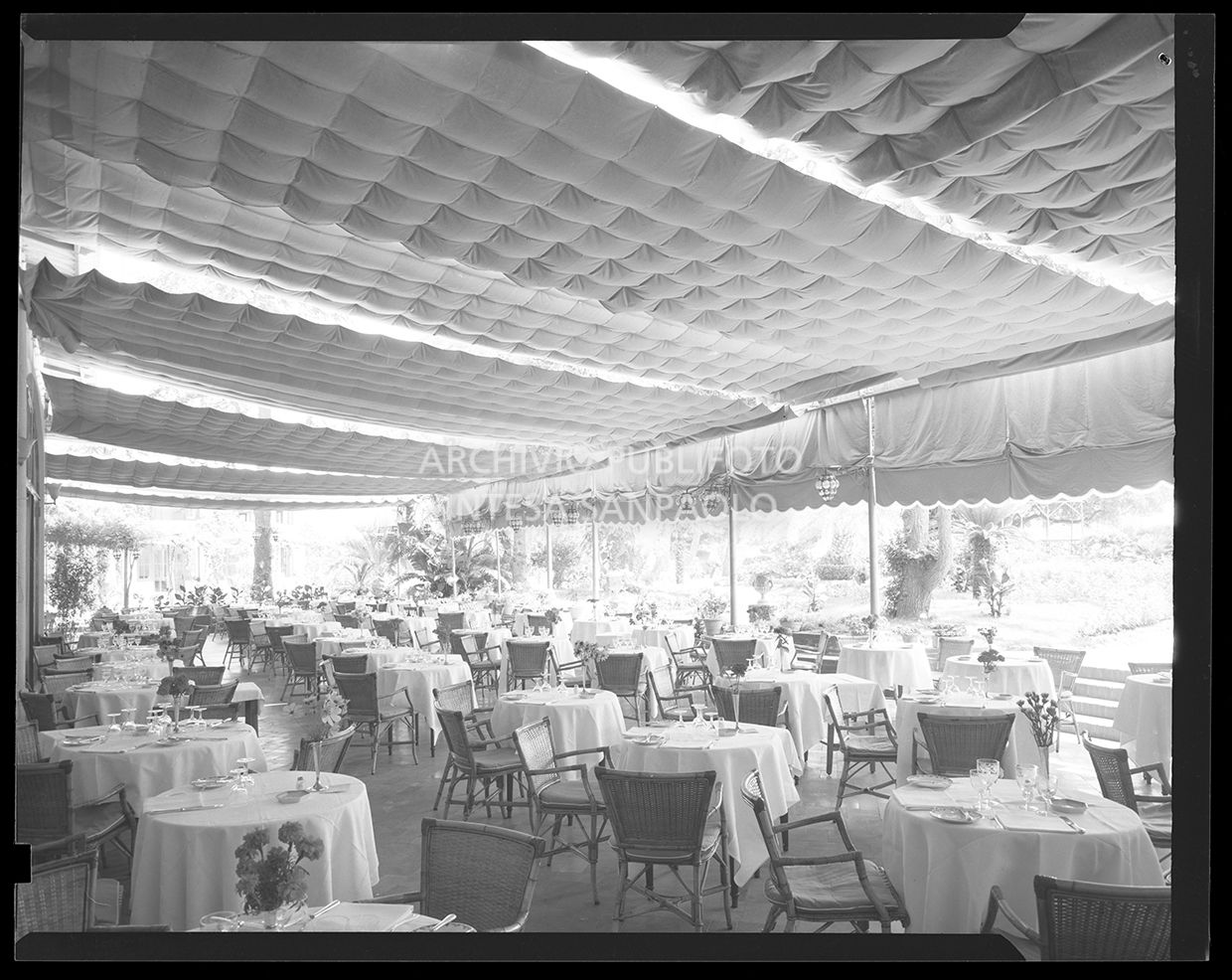 Veduta del ristorante nel giardino<br>20536