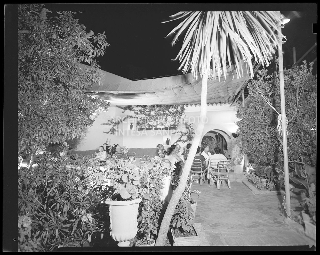 Veduta del ristorante nel giardino<br>20538