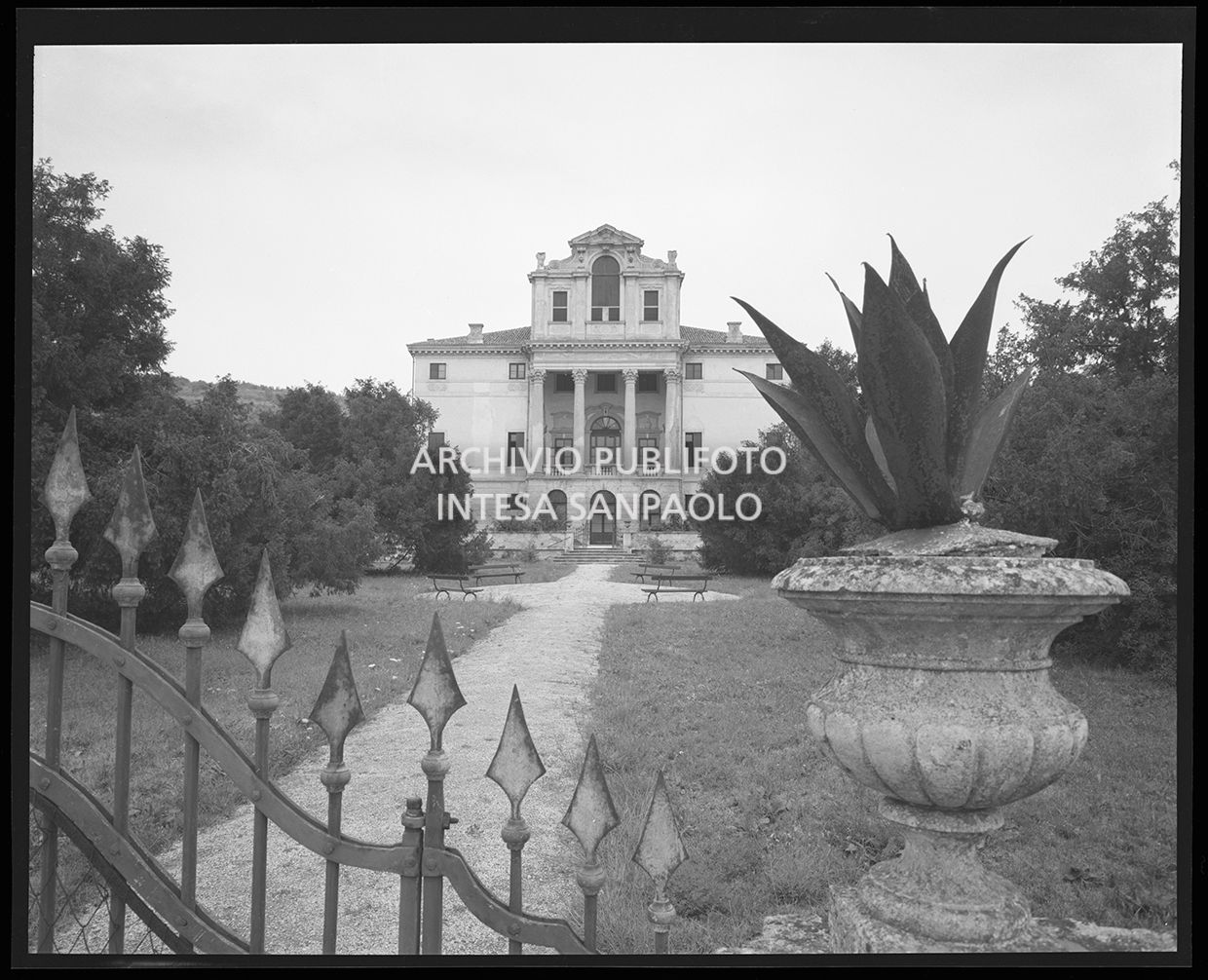 L'indicazione del soggetto sembra errato, dovrebbe essere la Villa Fracanzan<br>20599