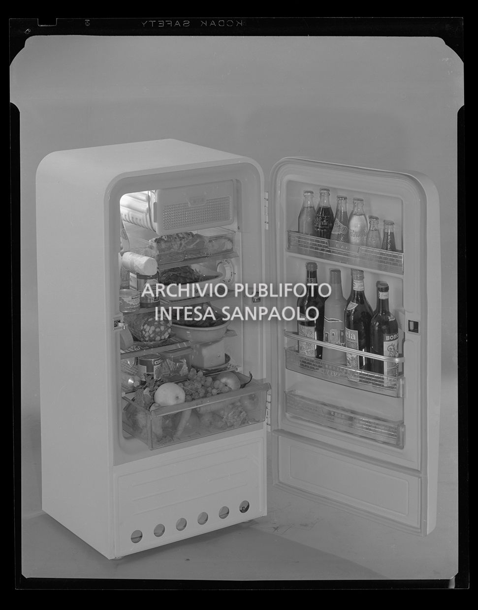Frigorifero aperto pieno di cibo<br>22005