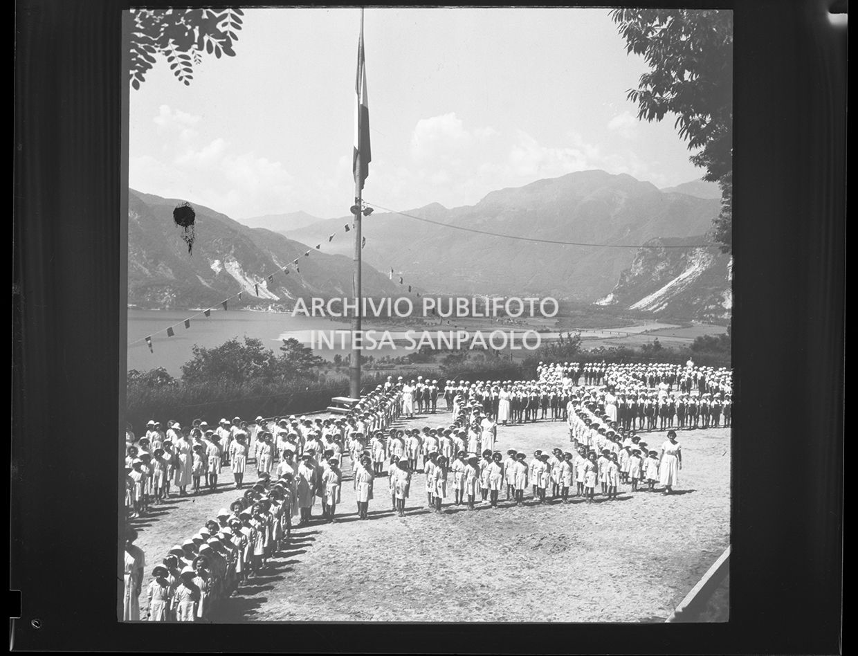 Bambine in fila<br>25158