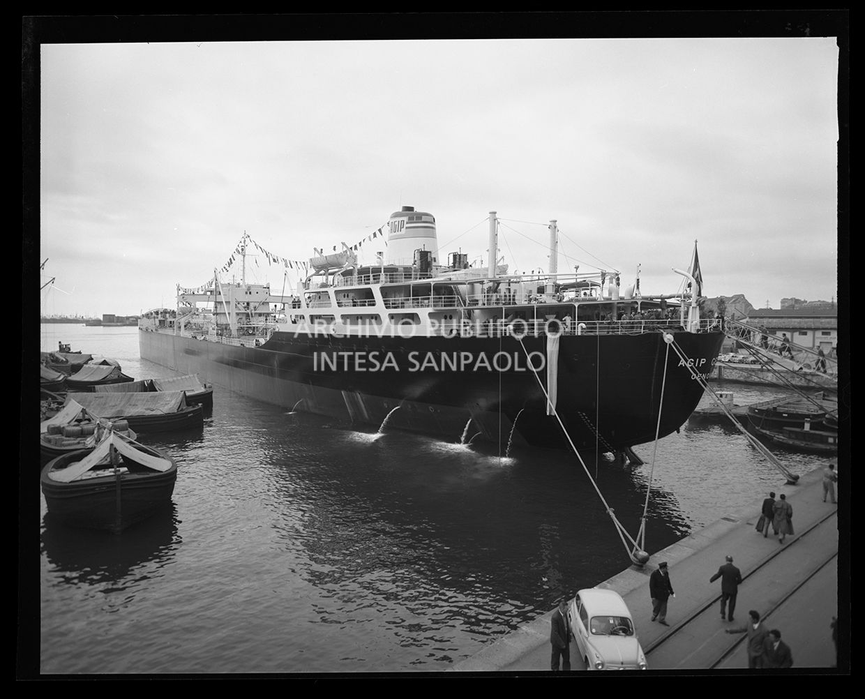 Poppa della nave vista dal porto<br>27435