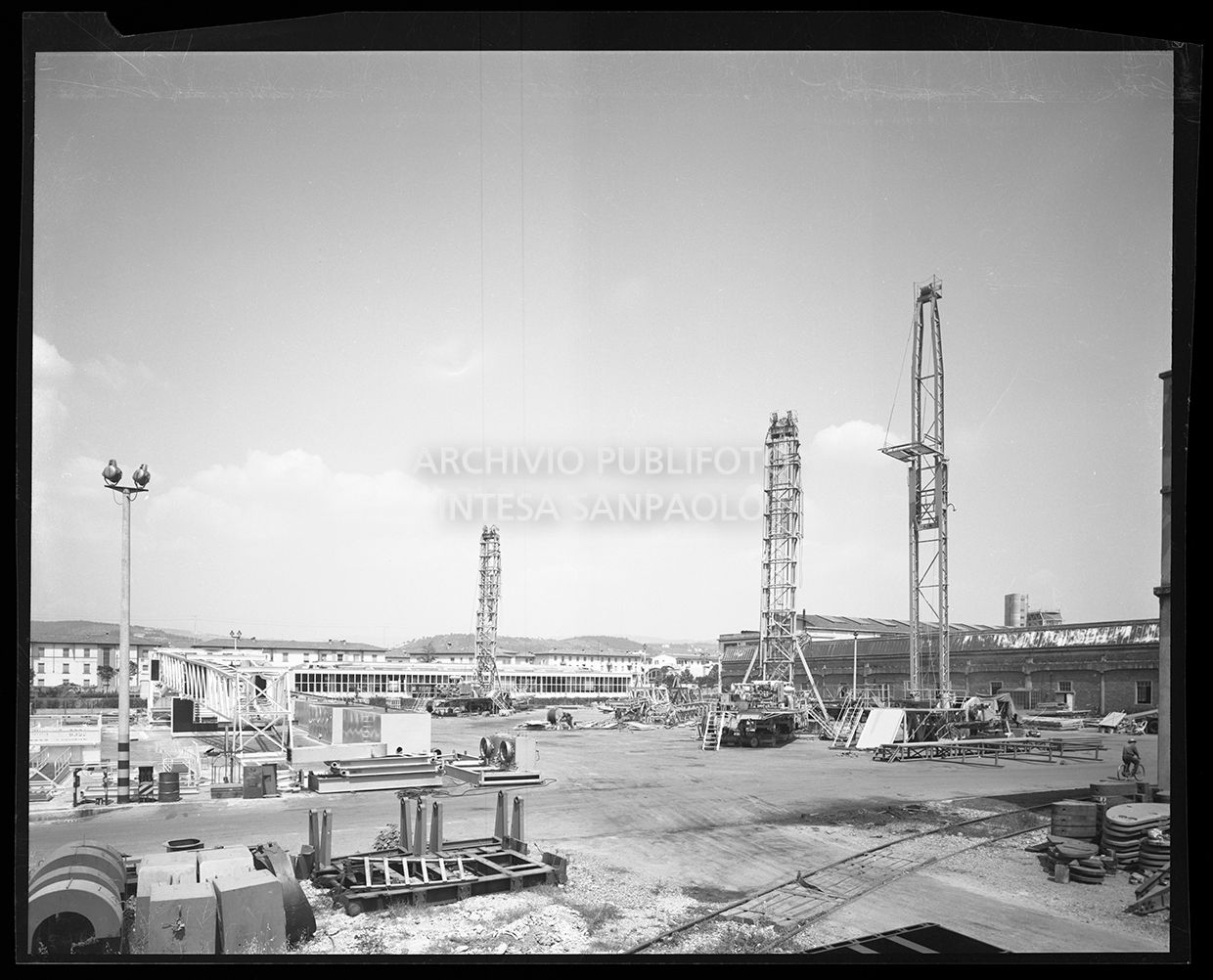 Veduta dell'esterno di una fabbrica<br>29045