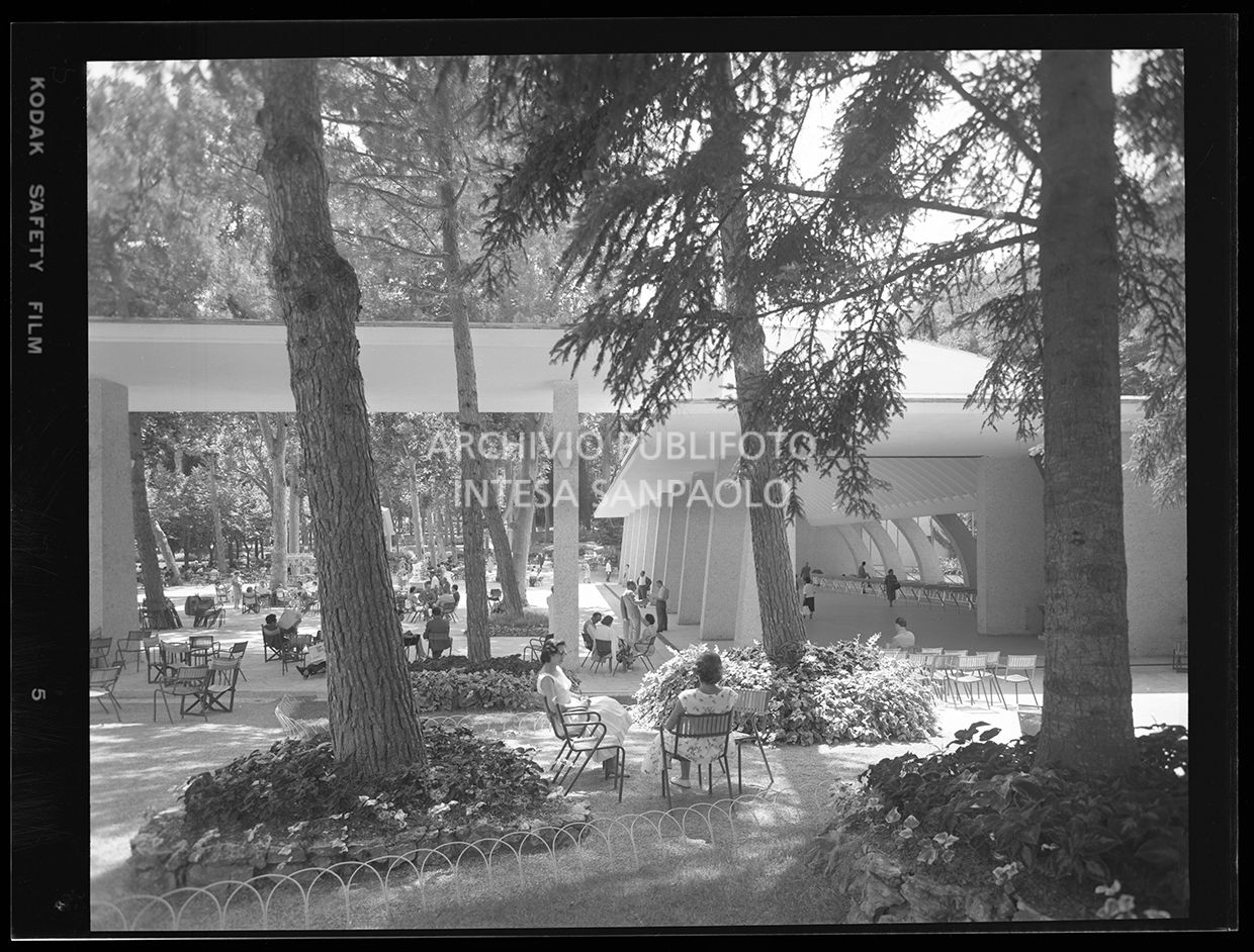 Persone nel parco<br>29700