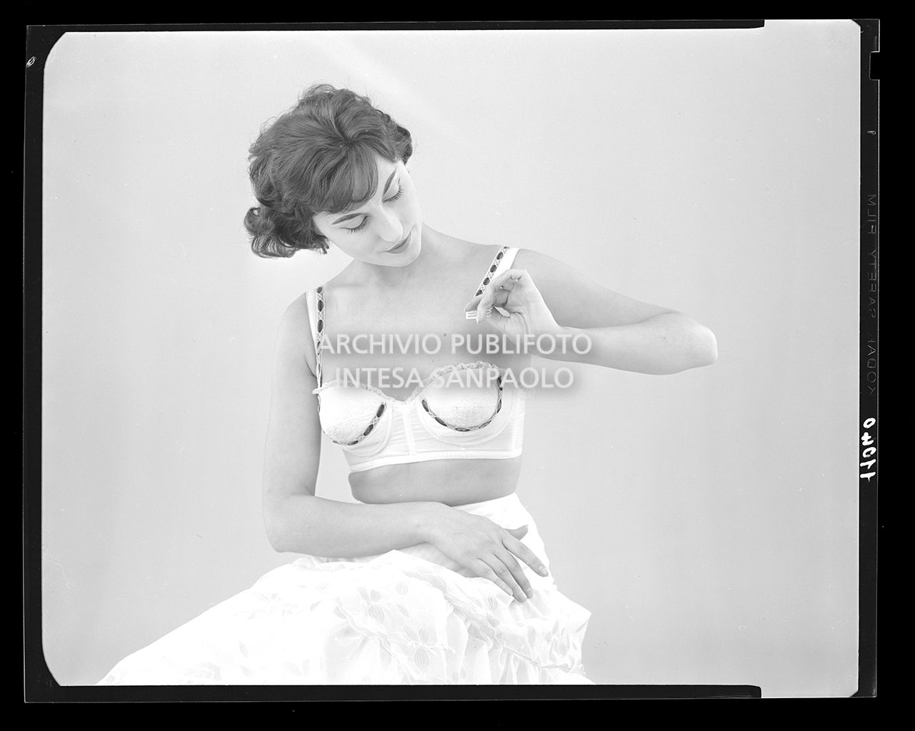 Indossatrice con reggiseno con spalline staccabili<br>11040