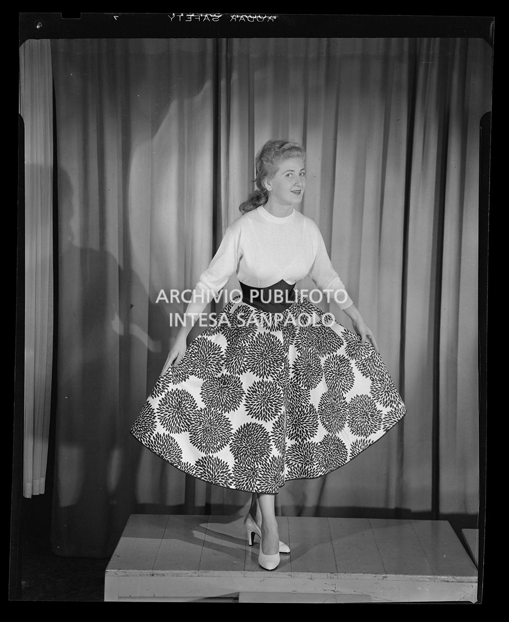 Maglia con gonna ampia<br>1129