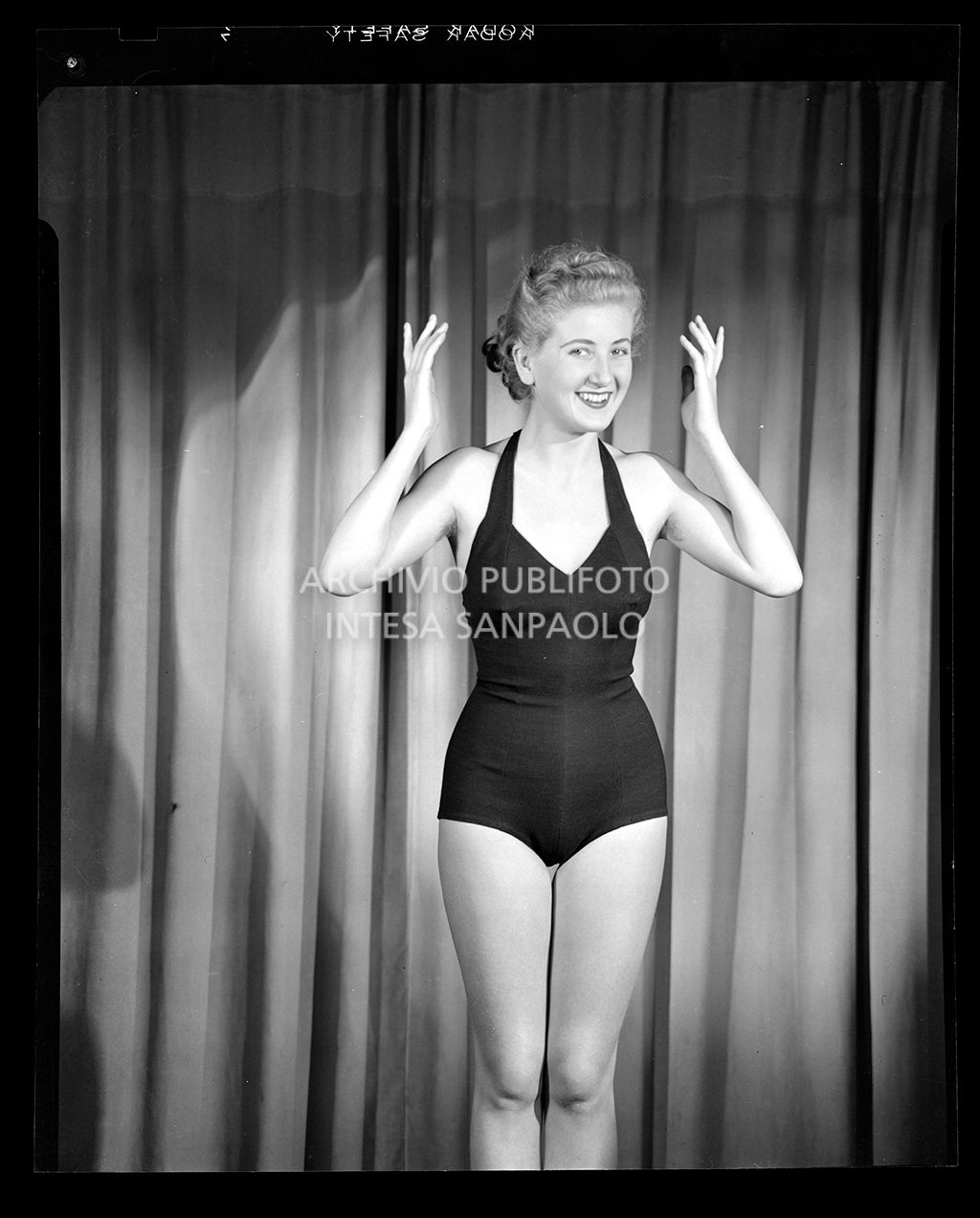 Costume intero con scollo all'americana<br>1132