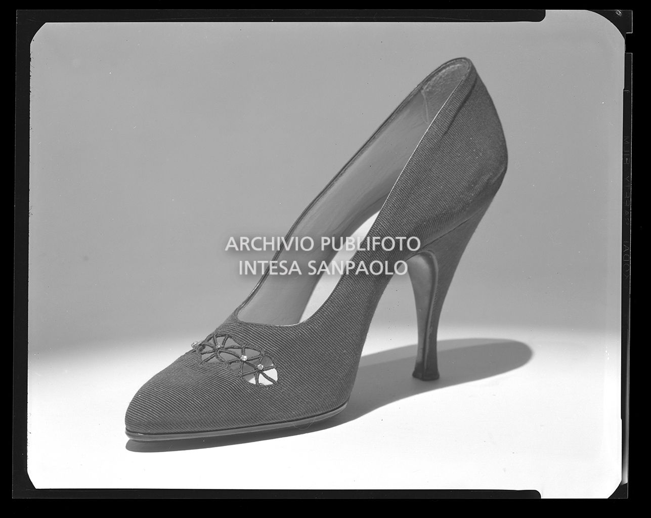 Décolleté in tessuto con decorazioni<br>14209