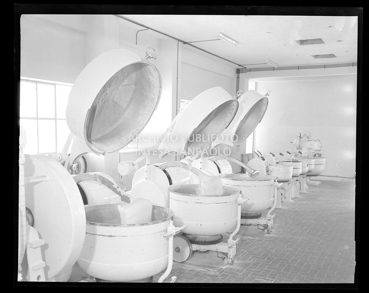 Macchinari (impastatrici?)<br>17379