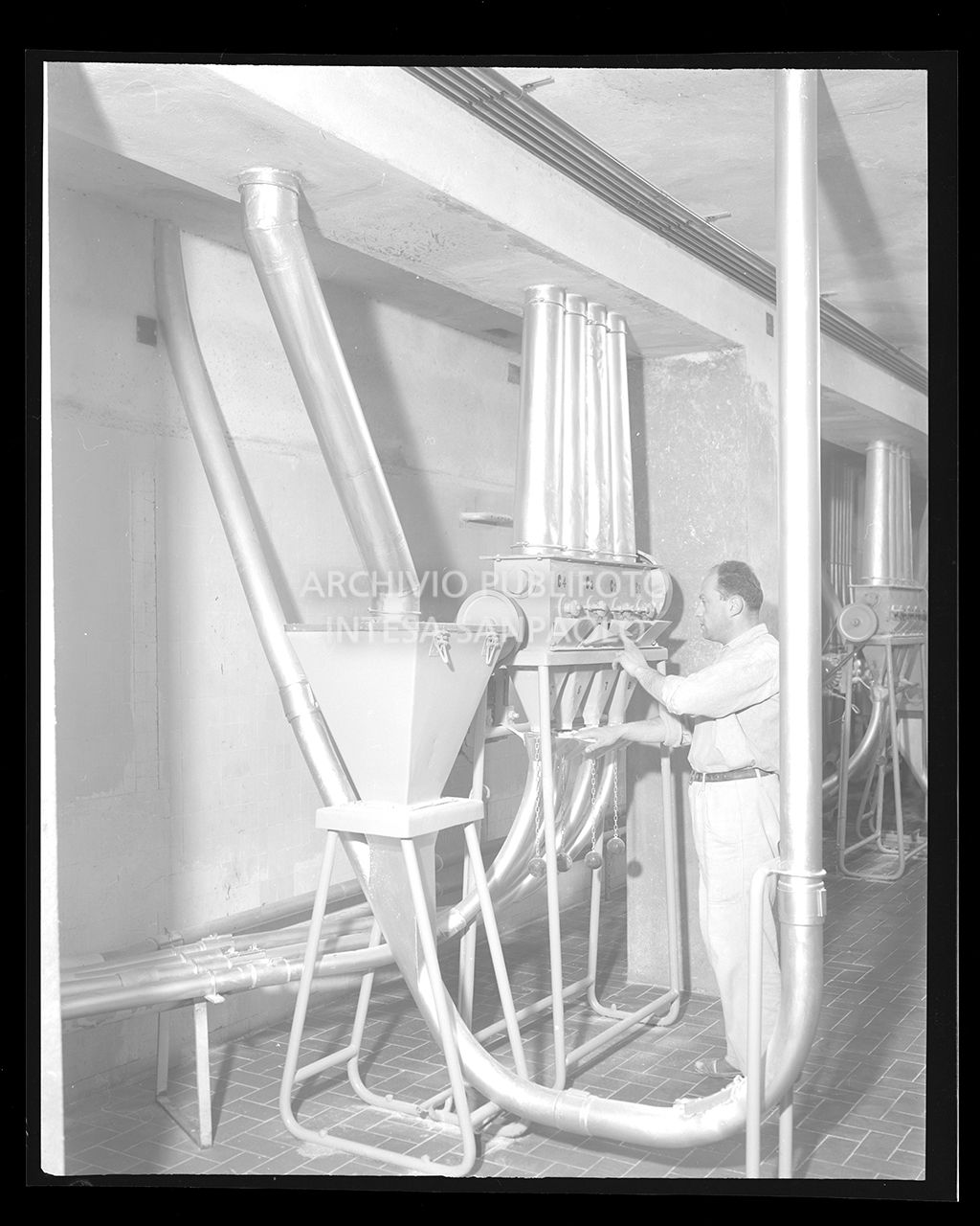 Macchinari e lavoratore<br>17389