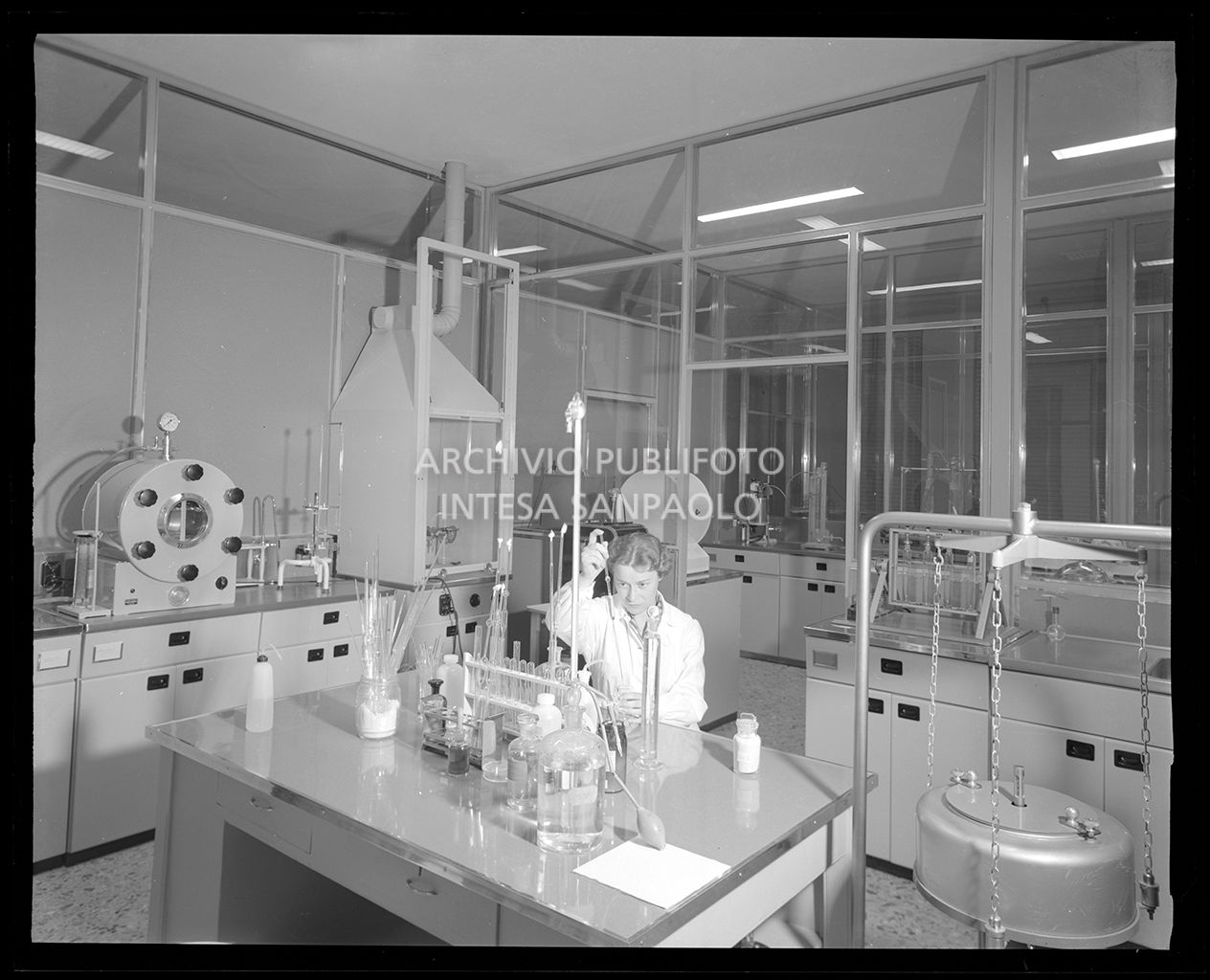 Macchinari e lavoratore<br>17402