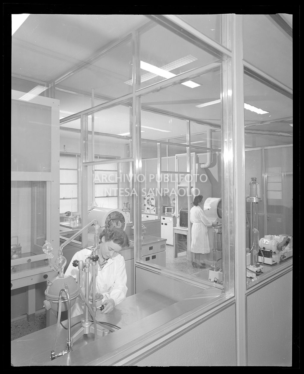 laboratorio e lavoratrici<br>17406