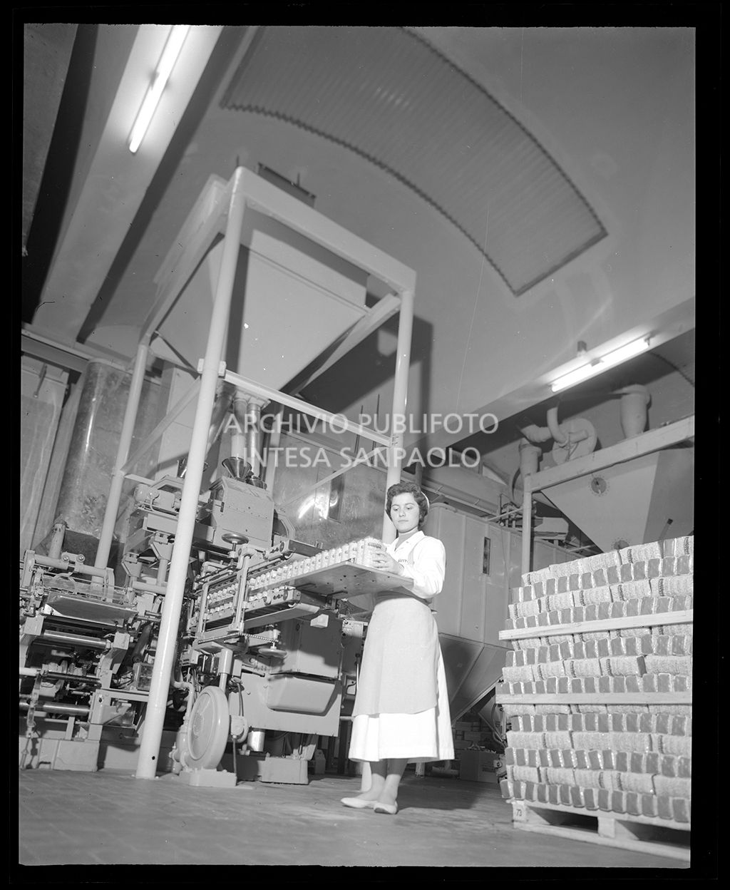 Macchinari e lavoratrice<br>17408