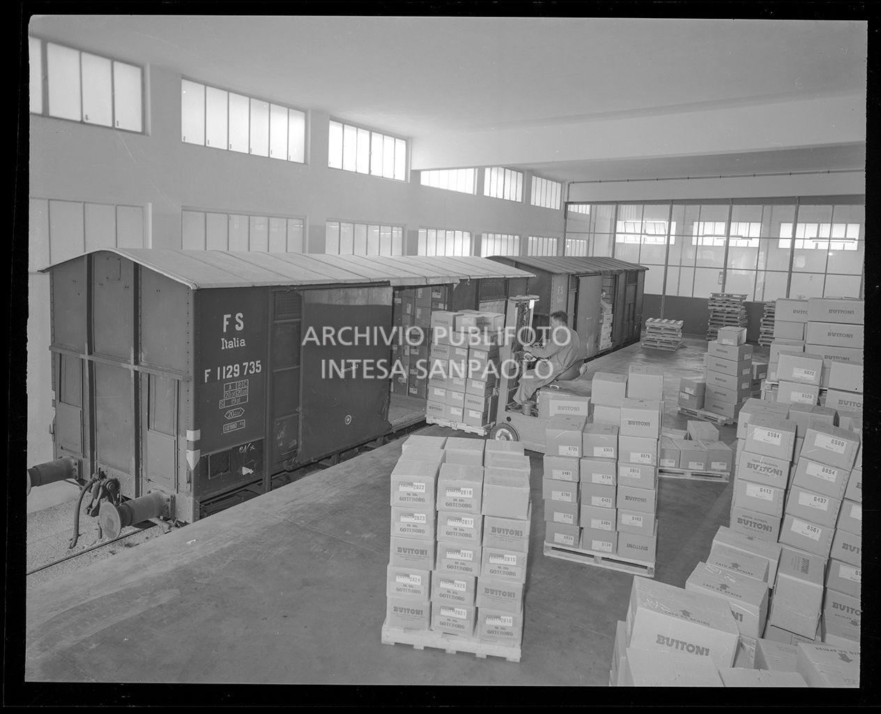 Magazziniere con muletto<br>17415