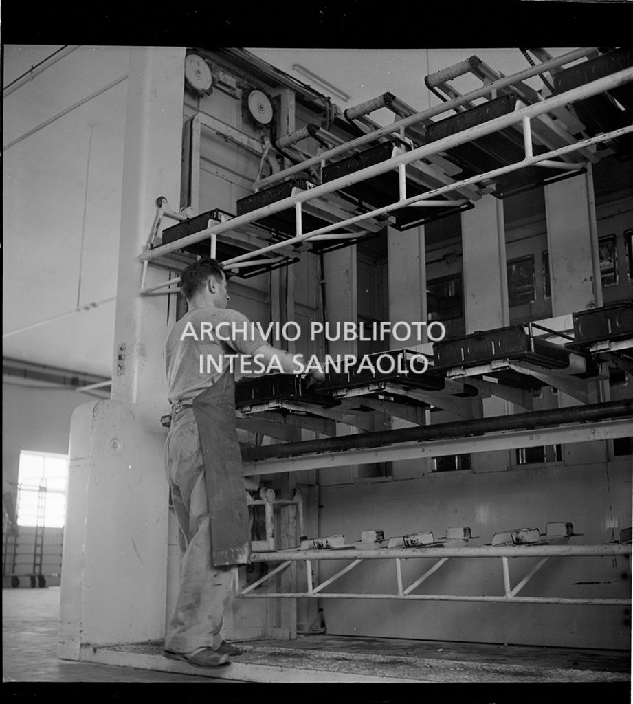 lavoratore e macchinari<br>17464