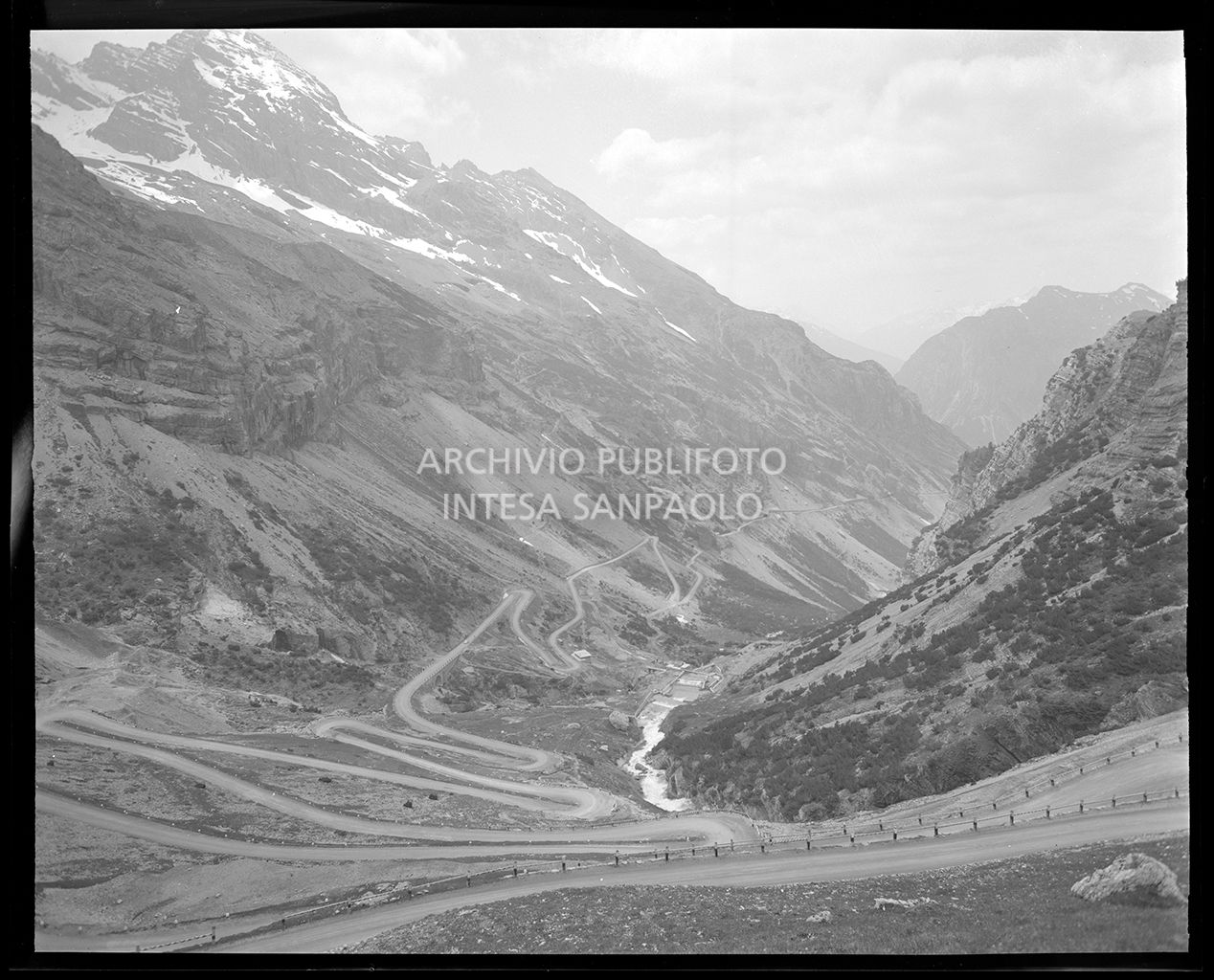 Stesso soggetto degli scatti 19294, 19309<br>19318