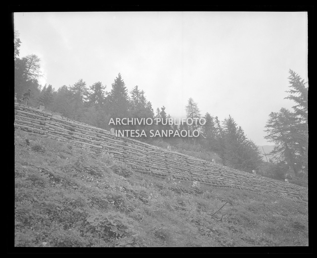 Muro di contenimento della strada<br>19570