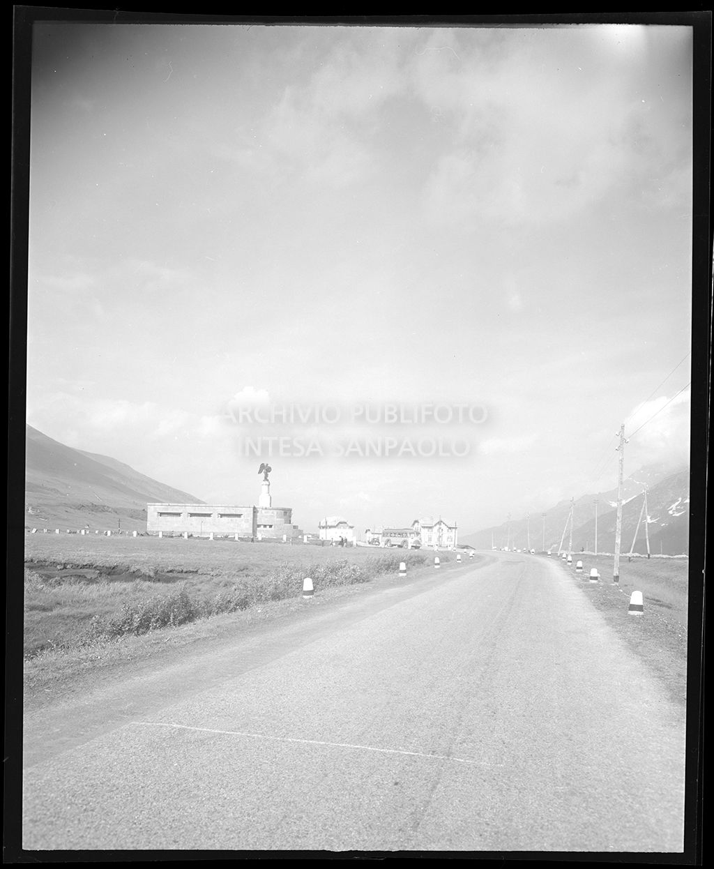 Vista sul Sacrario militare del Tonale, simile allo scatto 19592<br>19580