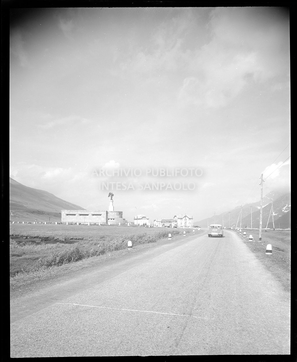 Vista sul Sacrario militare del Tonale, simile allo scatto 19580<br>19592
