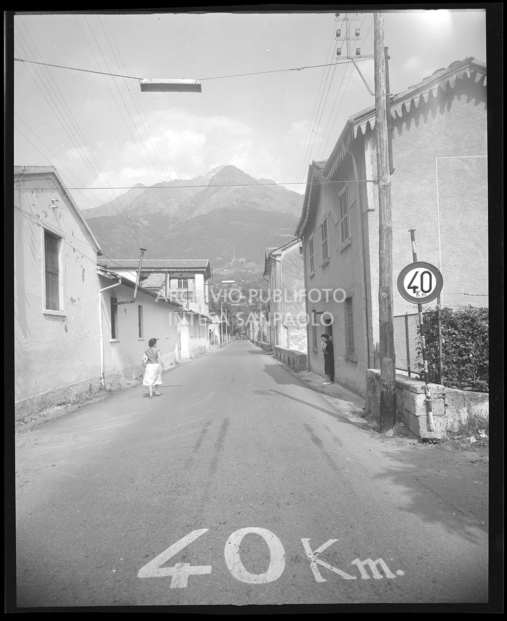 Strada di un paese di montagna<br>19595