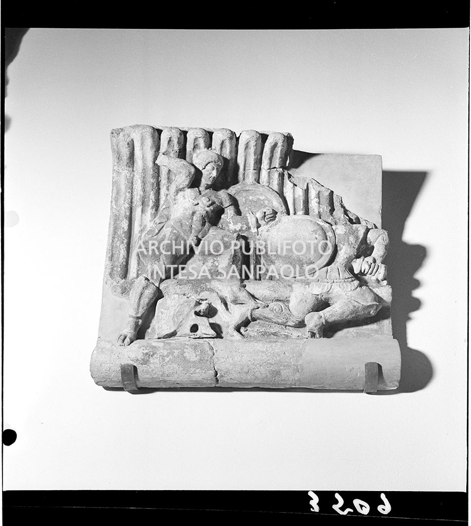 Bassorilievo: soldati con scudo<br>3509