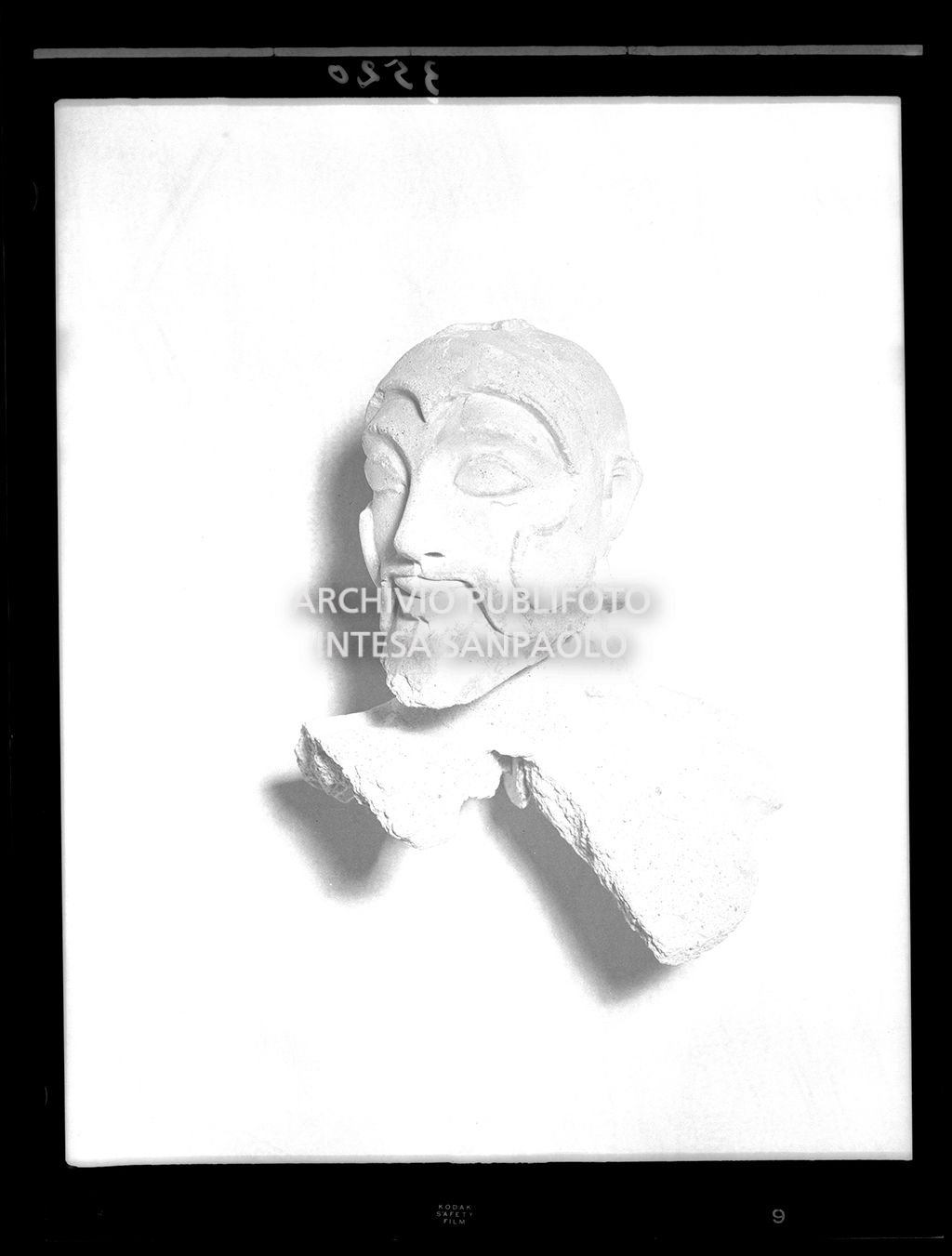 Testa di statua di un soldato<br>3520