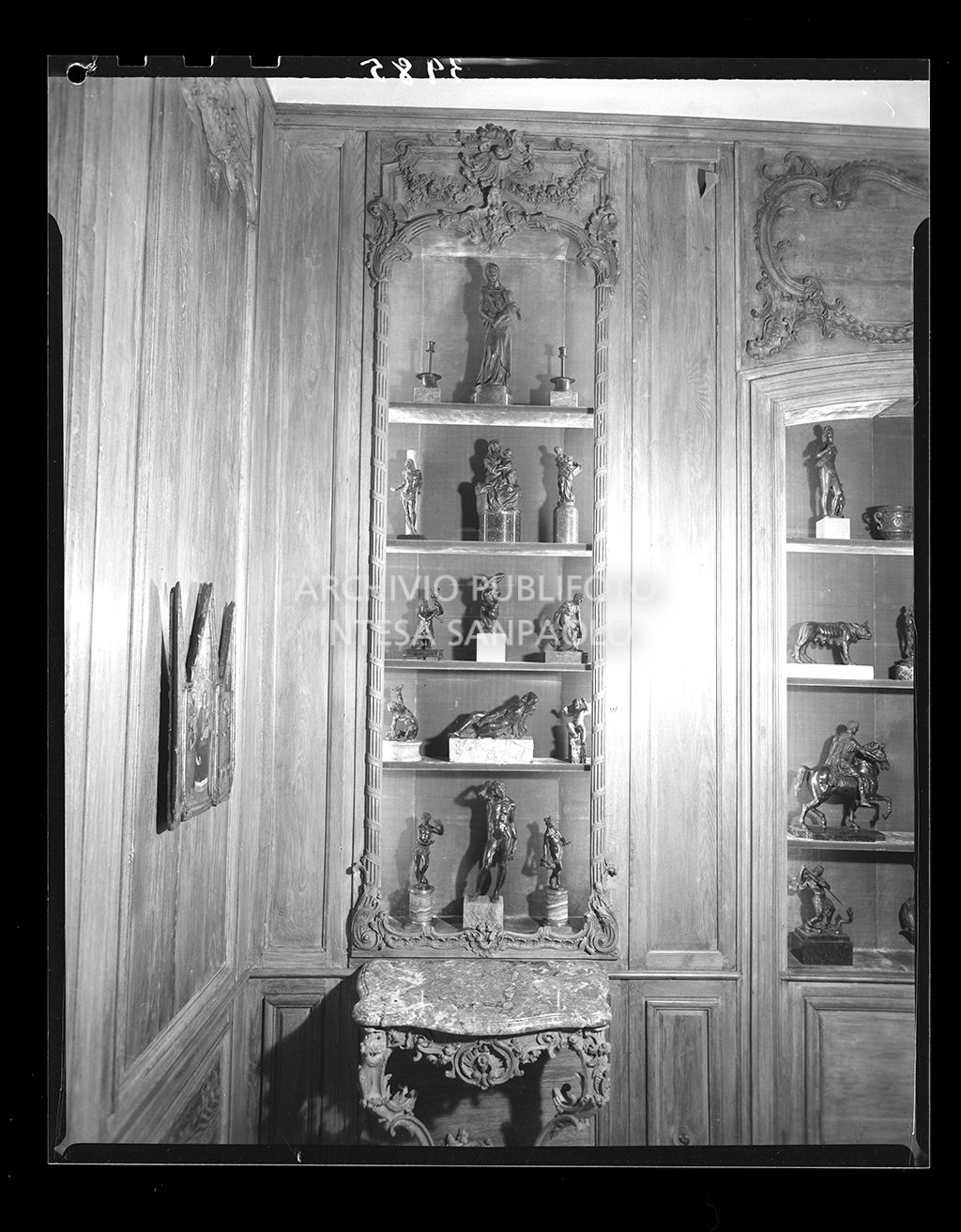 Mensole incassate con statuine<br>3985