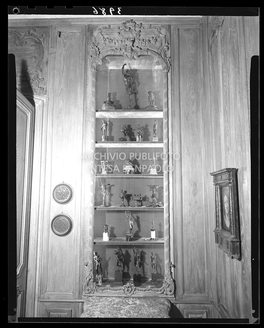 Mensole incassate con statuine<br>3986