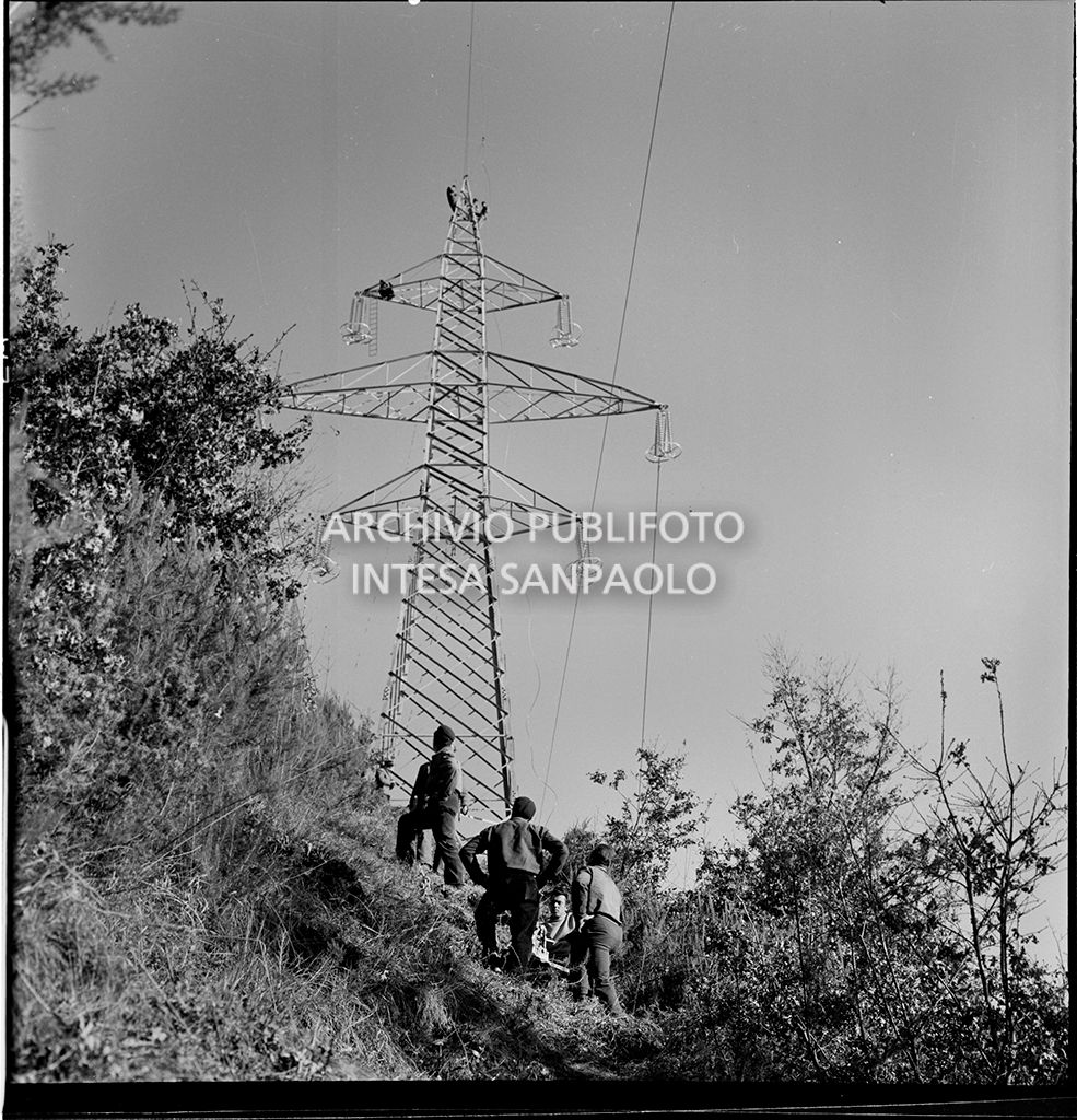 Traliccio ad alta tensione e operai<br>4183