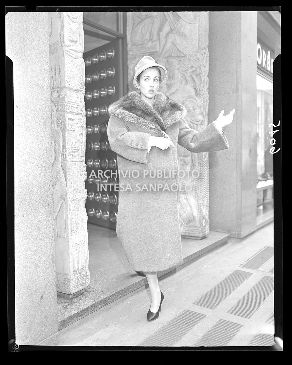 Cappotto con collo di pelliccia<br>6015