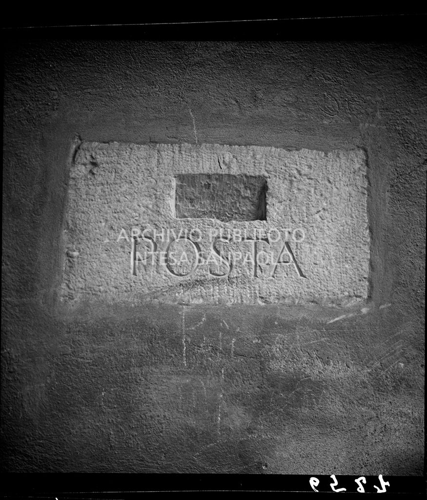 Insegna ? "Posta"<br>6527