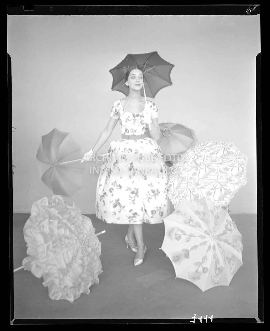 Scatto simile al n. 7106<br>7111