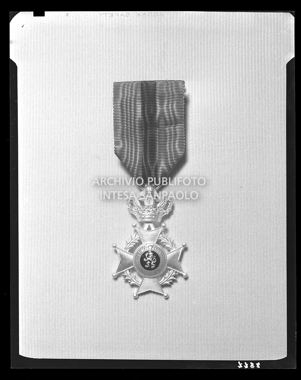 Medaglie dell'Ordine di Leopoldo II, re del Belgio, con l'iscrizione "L'union fait la force"; classe di merito: Cavaliere<br>7782