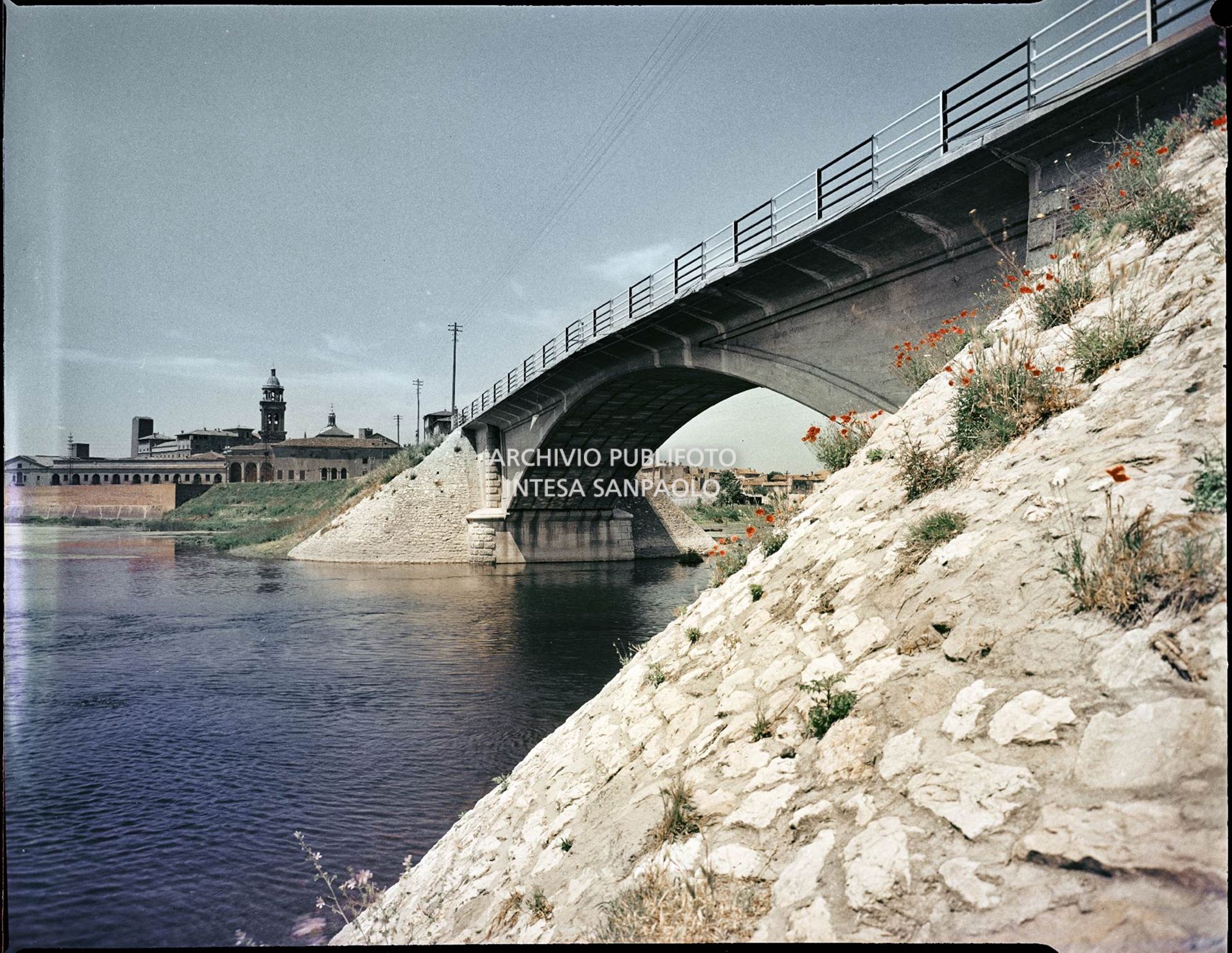 Veduta di un ponte non identificato. Sullo sfondo un campanile<br>1522