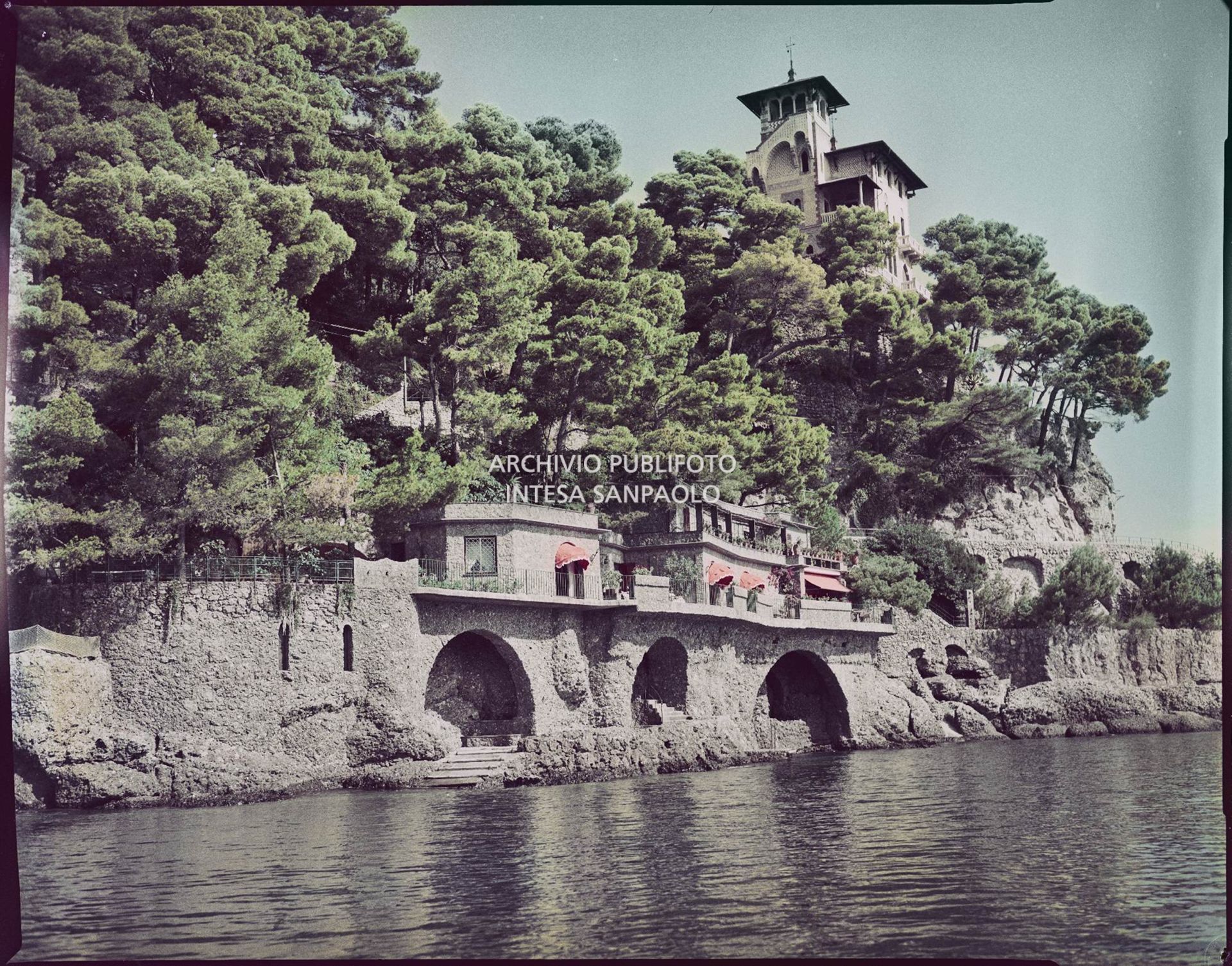 Ripresa di Villa Mondadori dal mare<br>2399