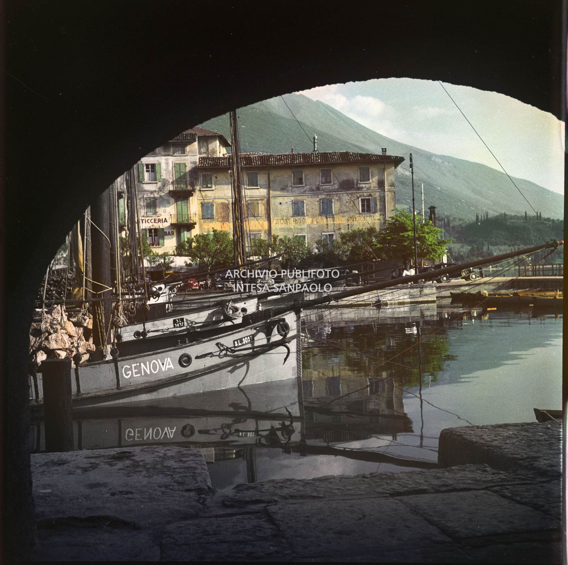 Porto di Malcesine con barche a vela<br>361