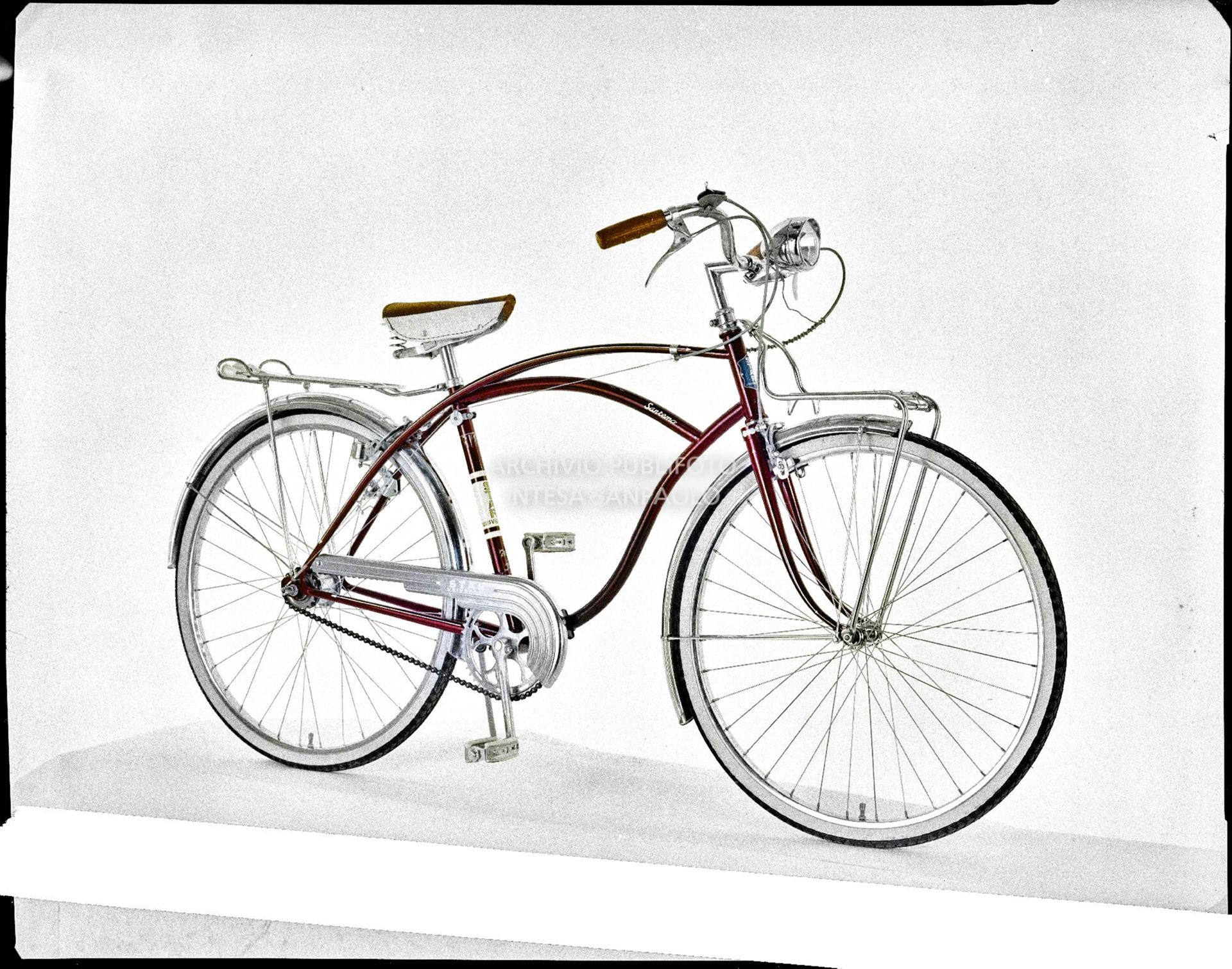 Bicicletta Bianchi da uomo con faro, portapacchi e copricatena Star, modello di colore rosso<br>3617