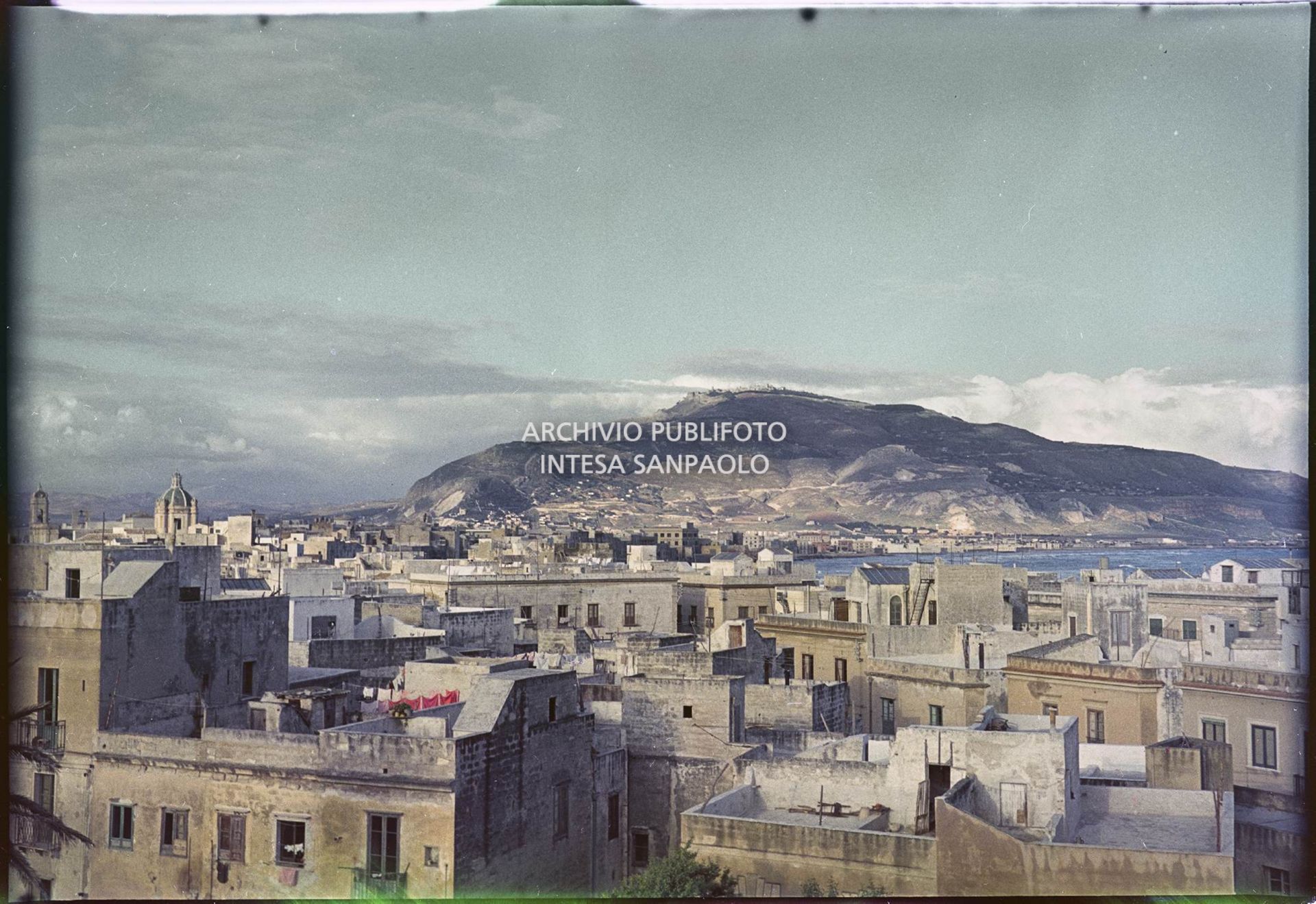 Ripresa dall'alto di Trapani<br>394