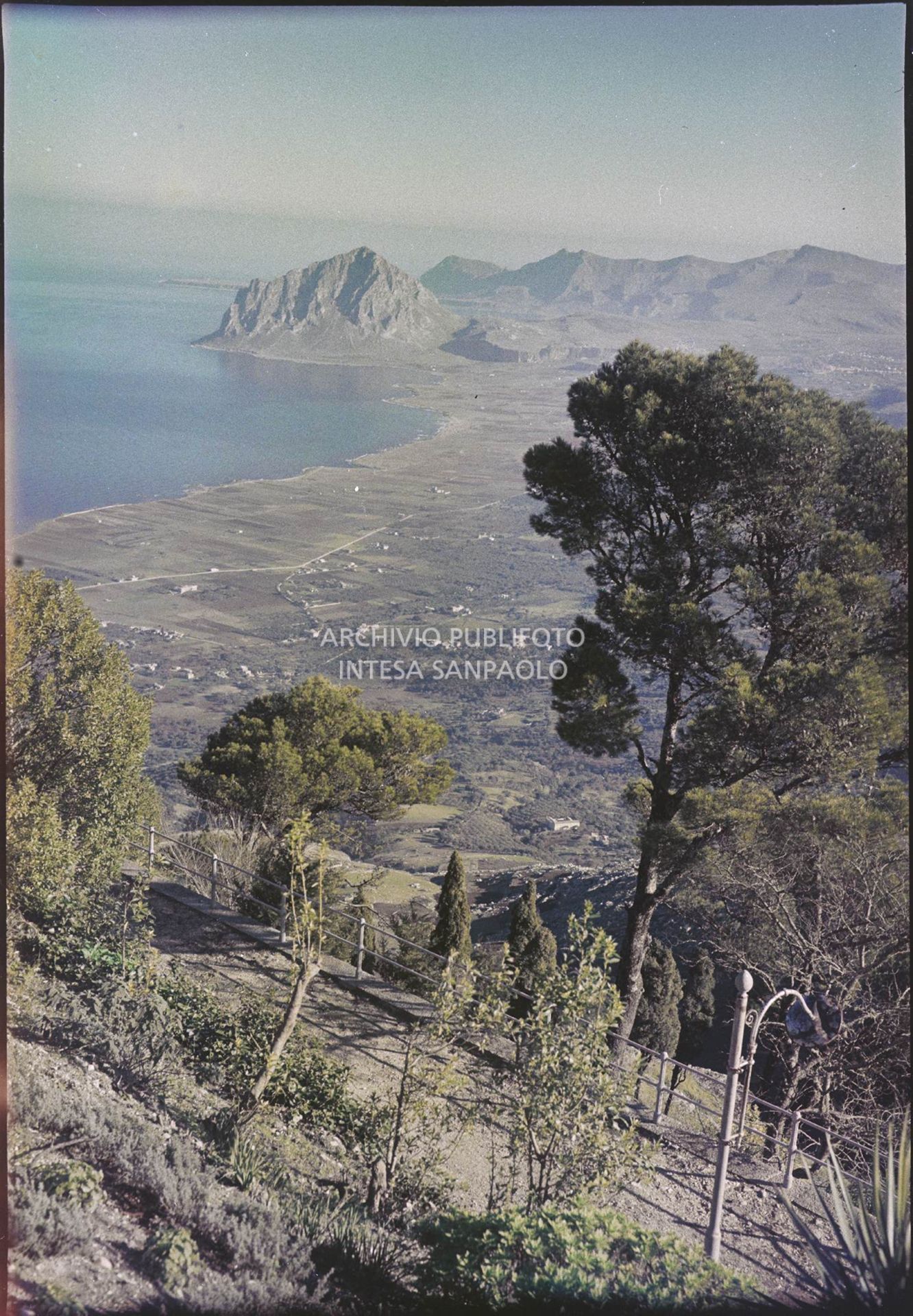 Veduta di Trapani dalle montagne<br>396