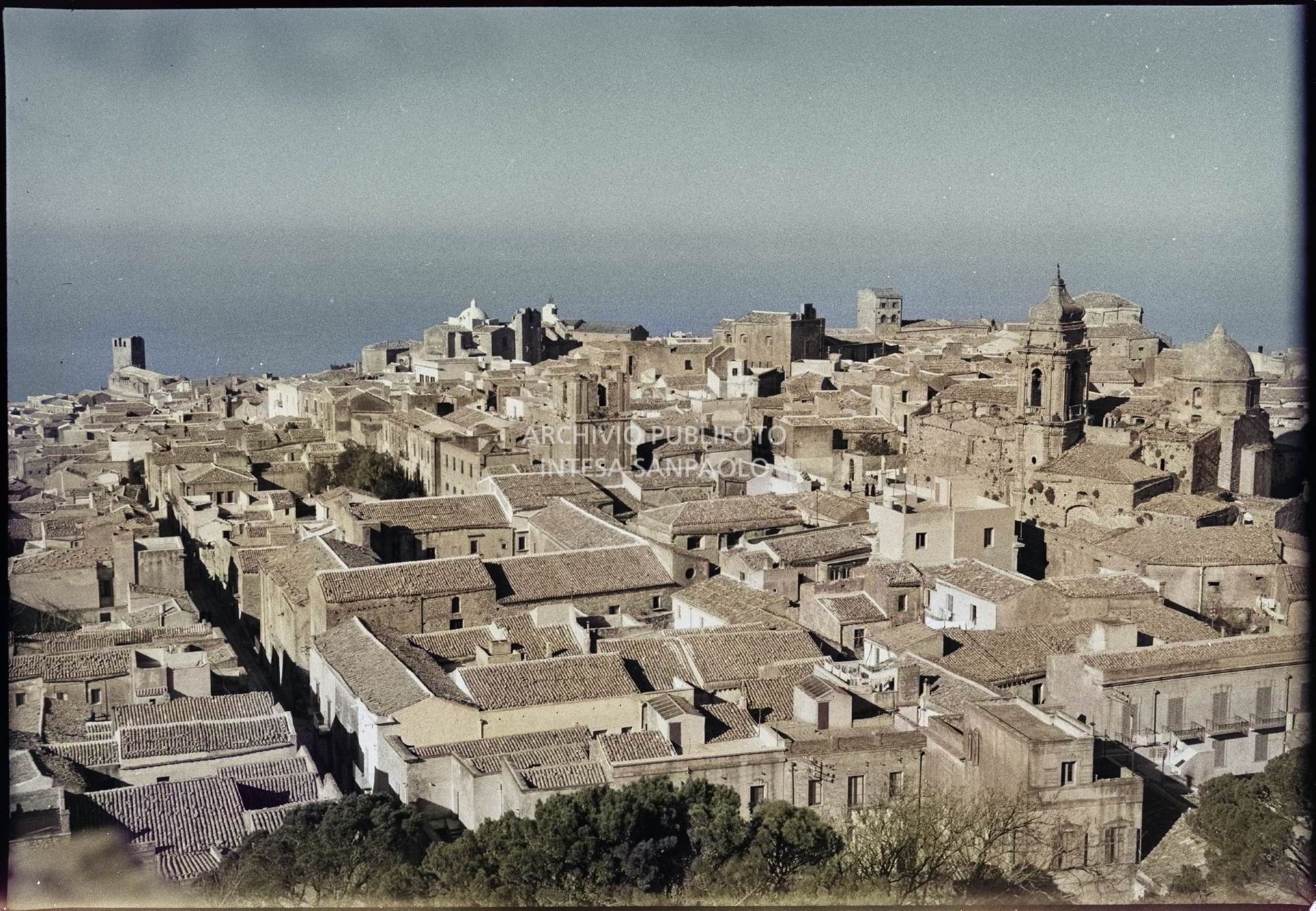 Ripresa dall'alto di Erice<br>398