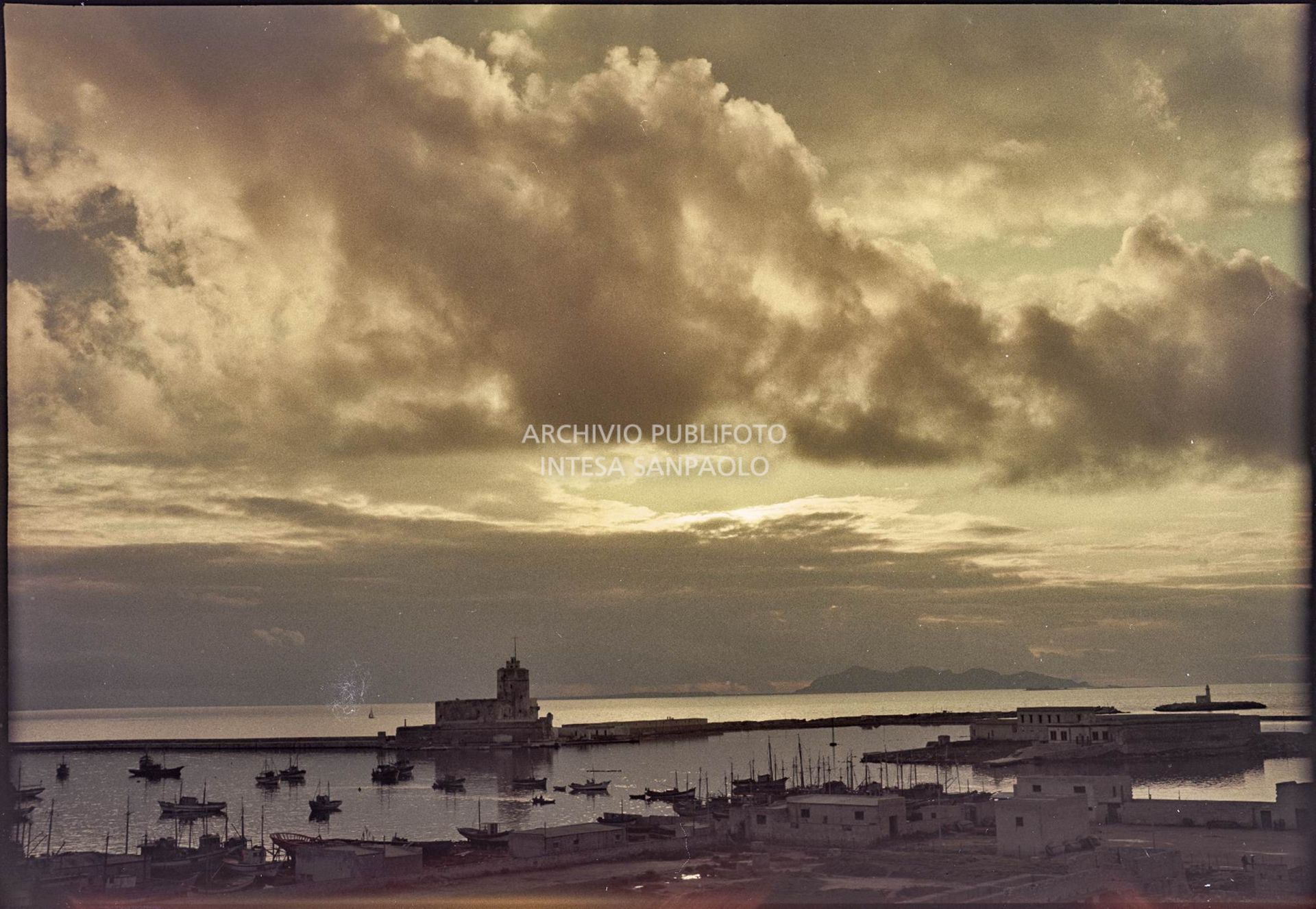 Veduta del porto di Trapani<br>402
