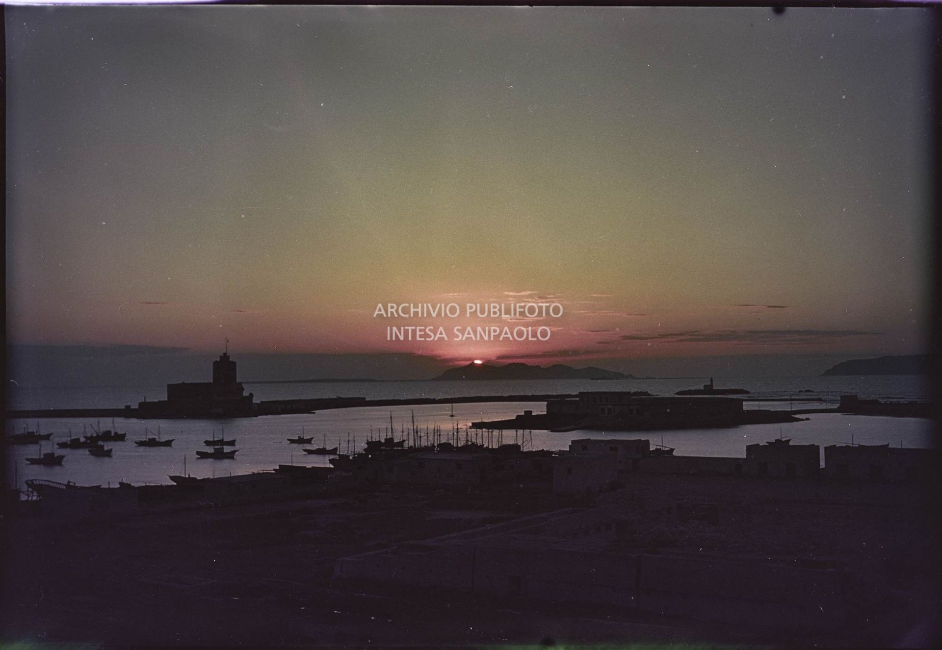 Veduta del porto di Trapani al tramonto<br>404