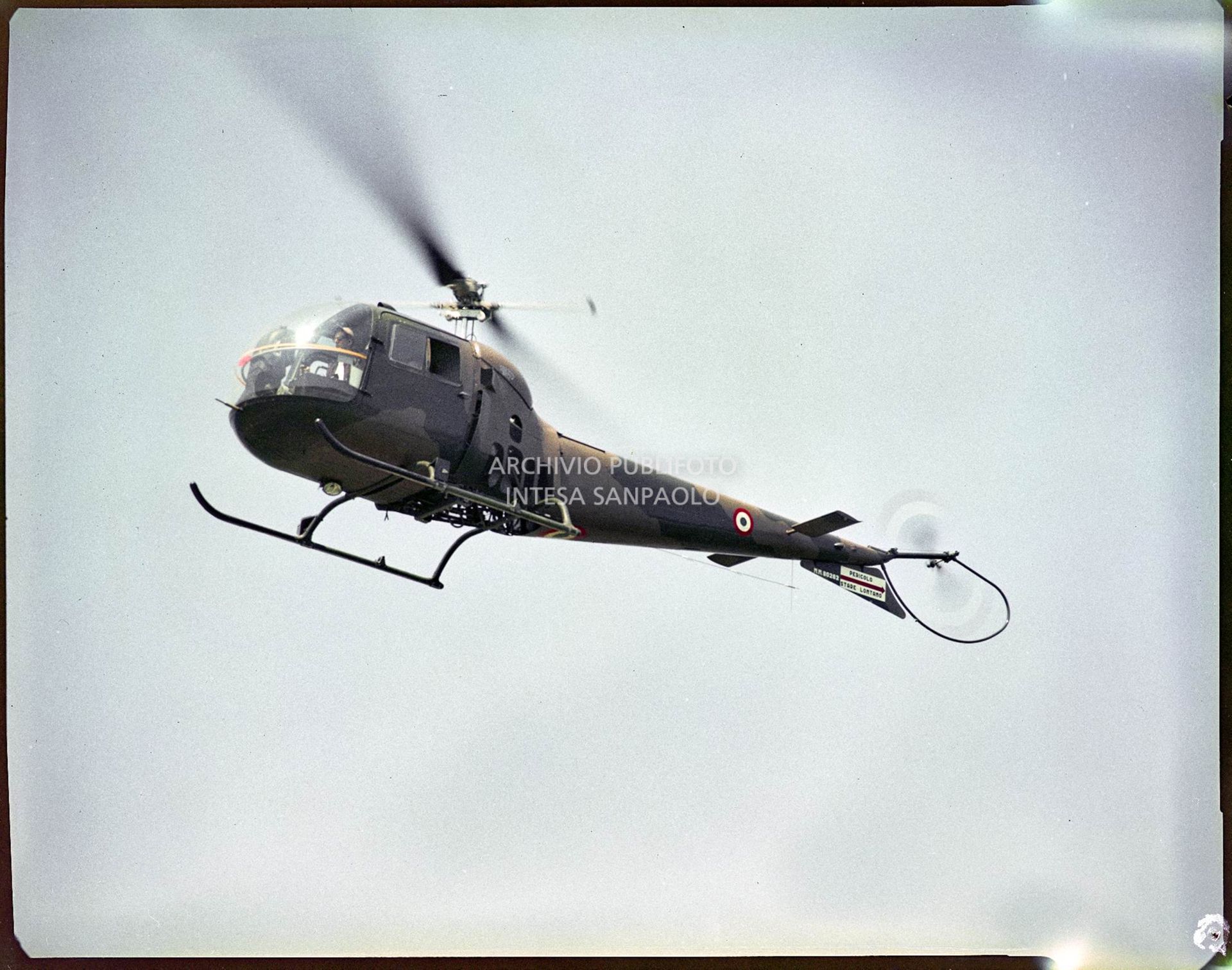 Elicottero dell'esercito italiano in volo<br>5823