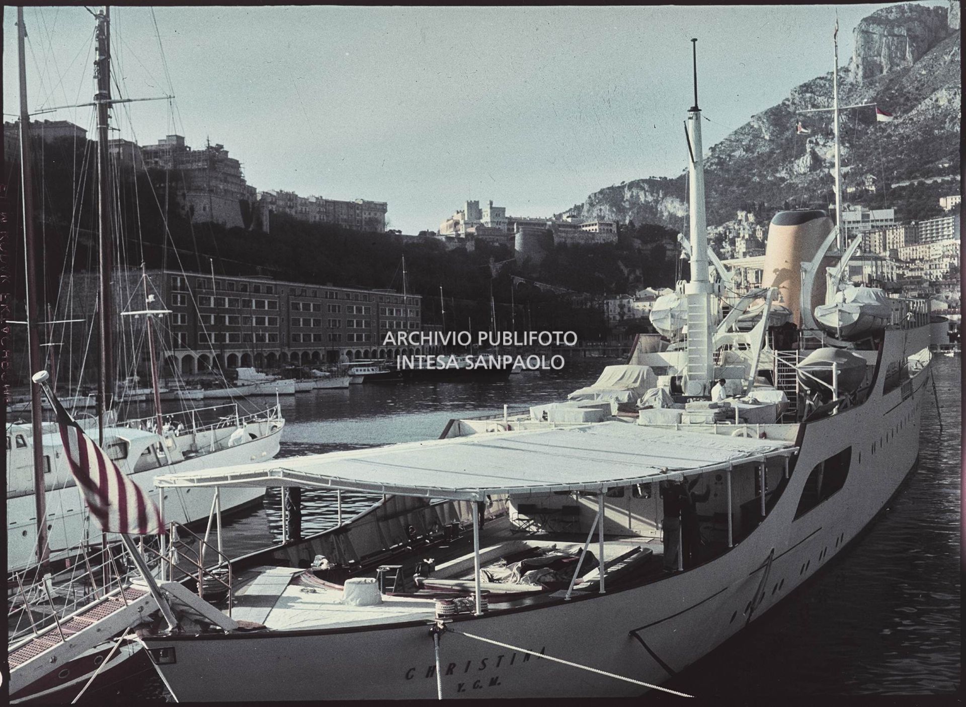 Imbarcazione ormeggiata al porto di Monte Carlo<br>5927
