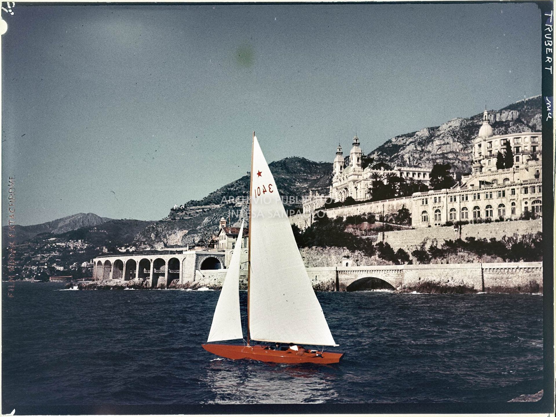 Barca a vela in navigazione sul mare di Monte Carlo<br>5934
