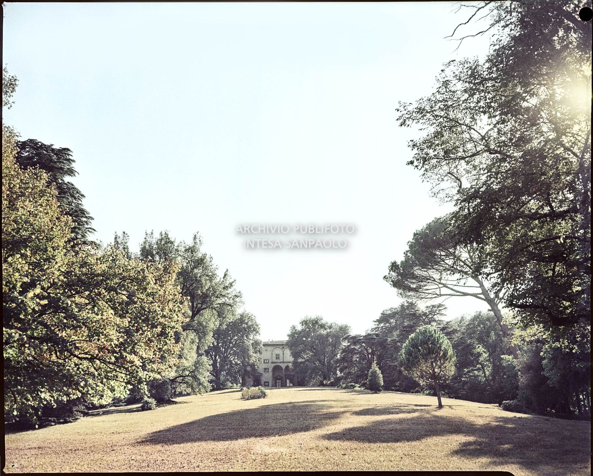 Veduta esterna della villa<br>814